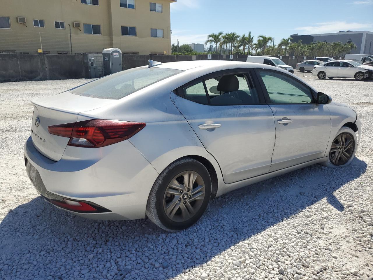 2019 HYUNDAI ELANTRA SE - Фото 3