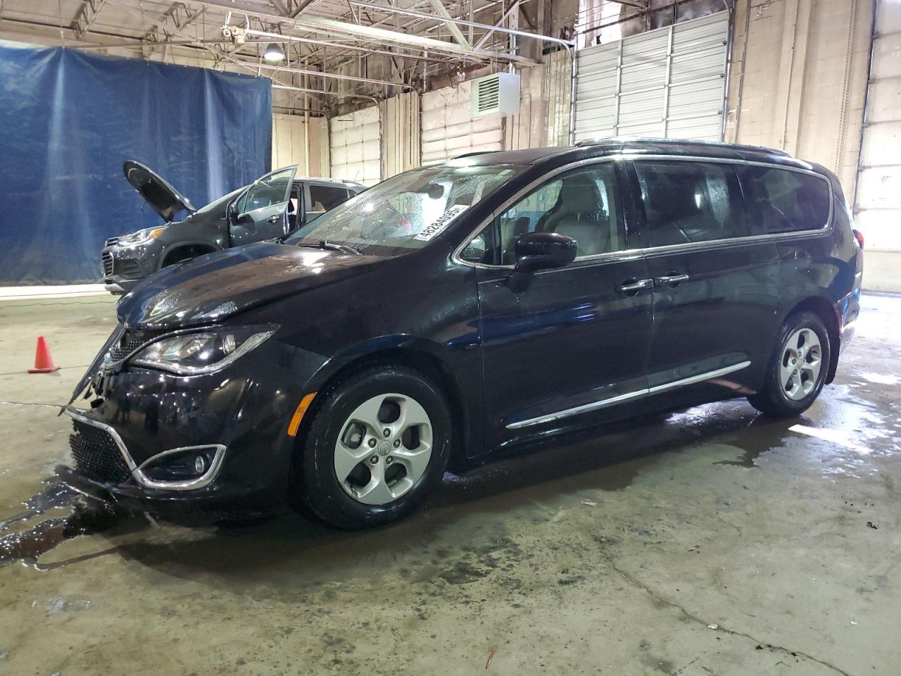 2017 CHRYSLER PACIFICA T