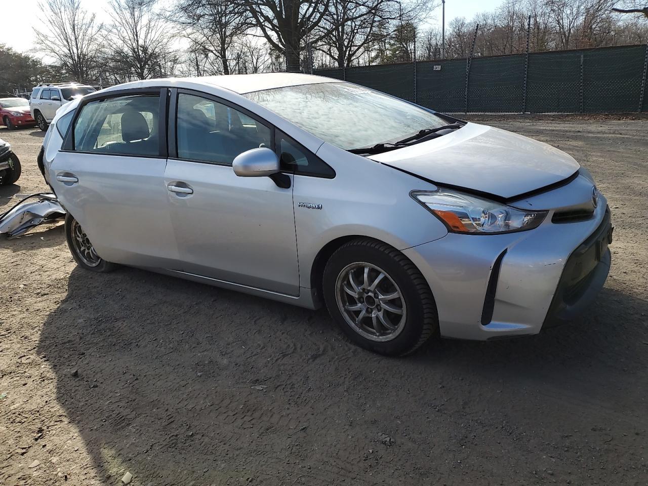 2015 TOYOTA PRIUS V - Фото 4