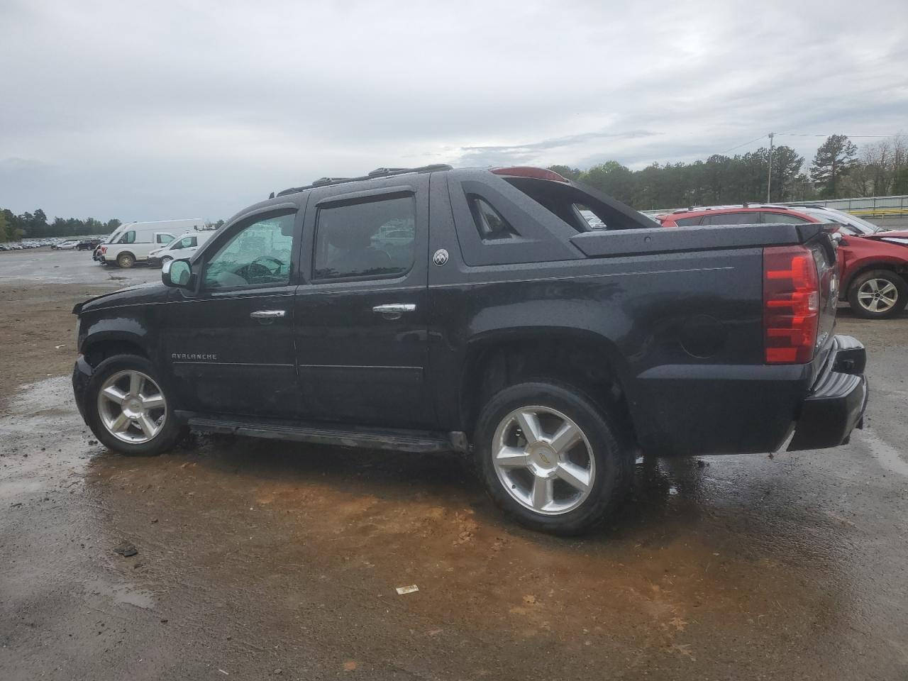2013 CHEVROLET AVALANCHE - Фото 2