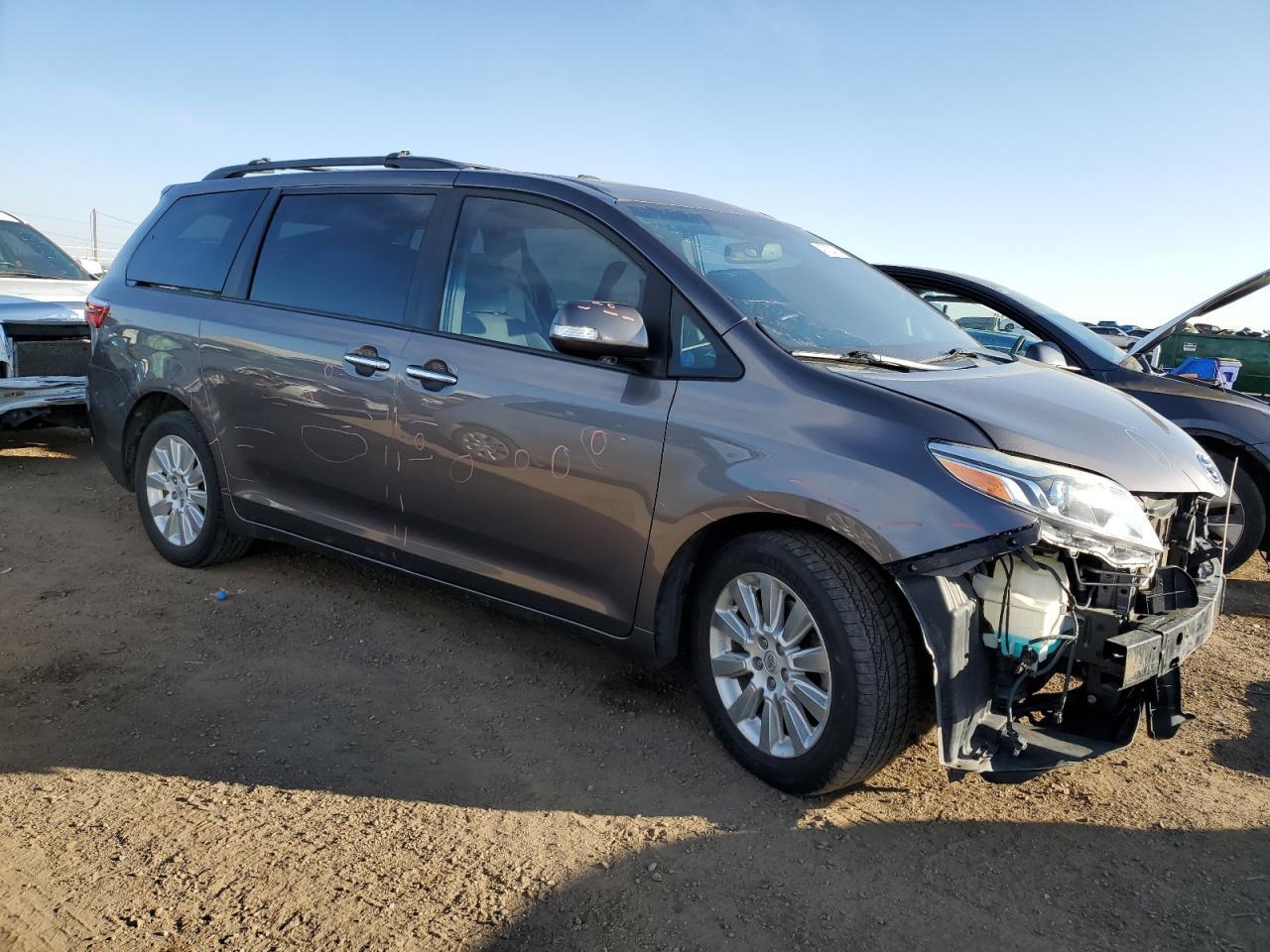 2015 TOYOTA SIENNA XLE - Фото 4