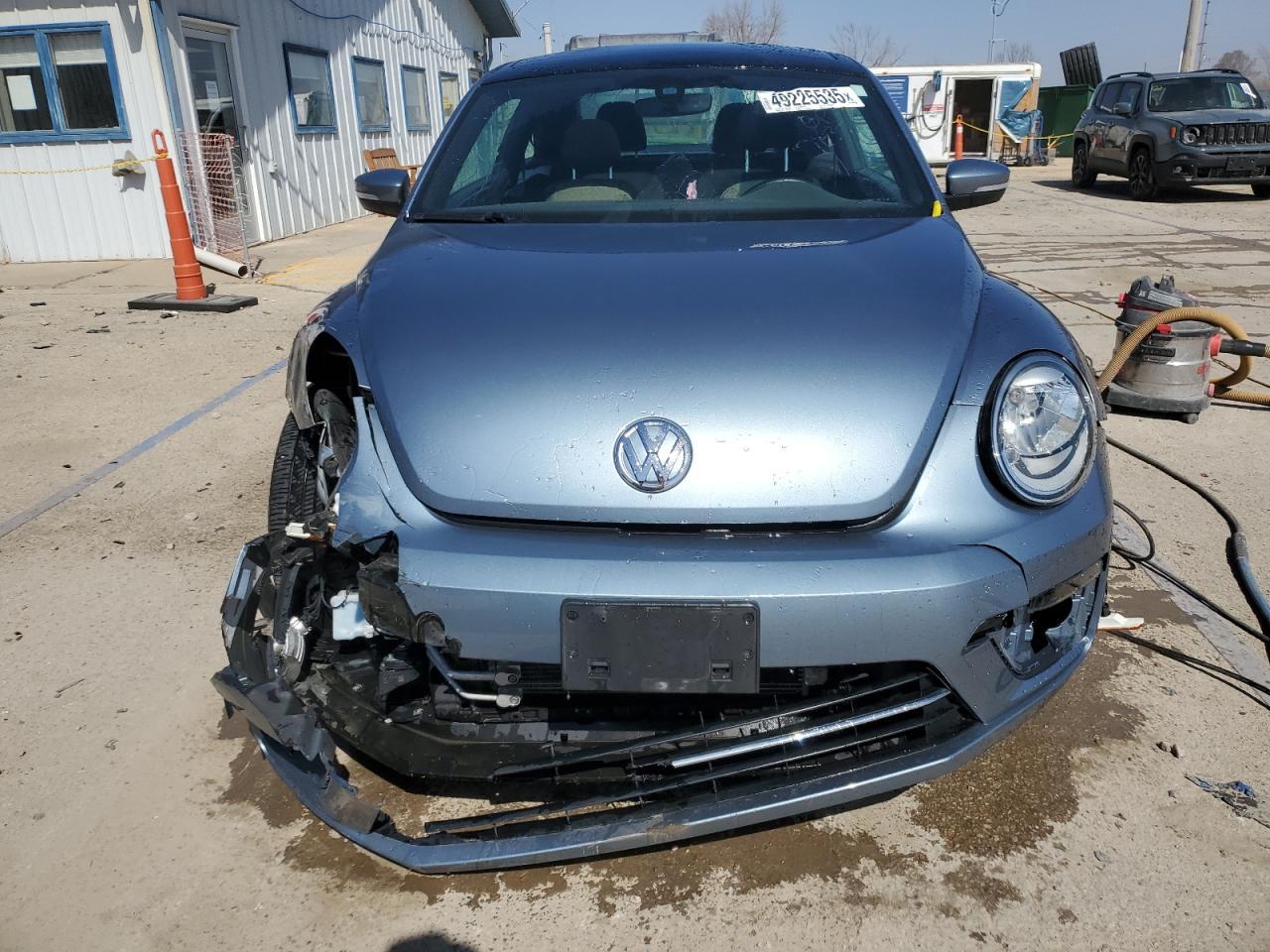 2019 VOLKSWAGEN BEETLE S - Фото 5