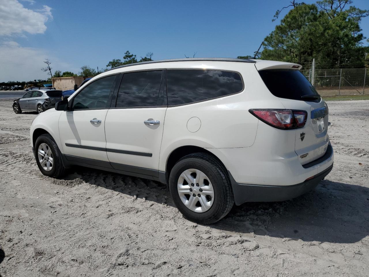 2014 CHEVROLET TRAVERSE L - Image 2
