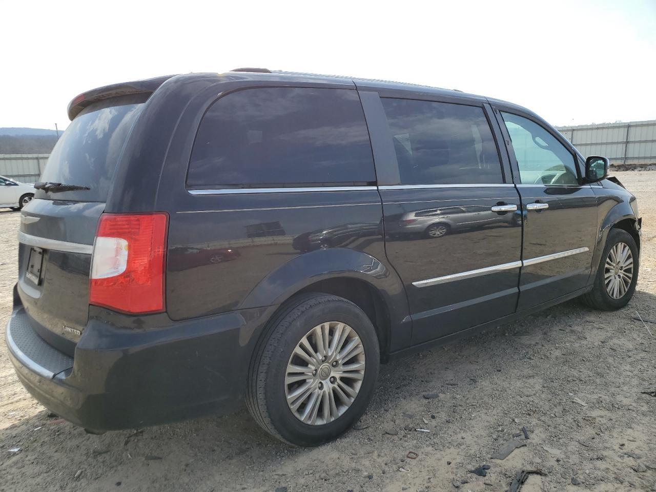 2014 CHRYSLER TOWN & COU - Image 3