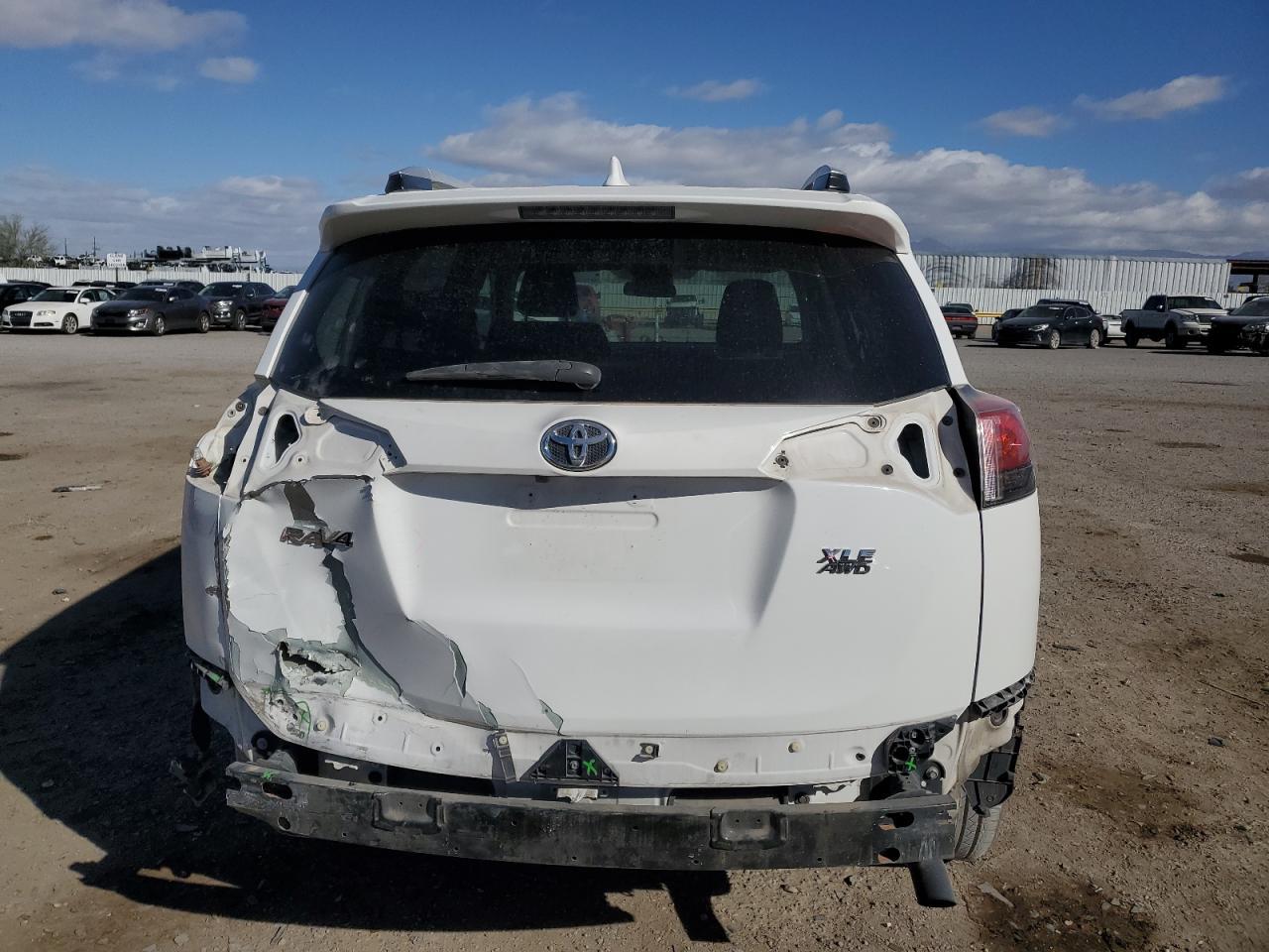 2016 TOYOTA RAV4 XLE - Фото 6
