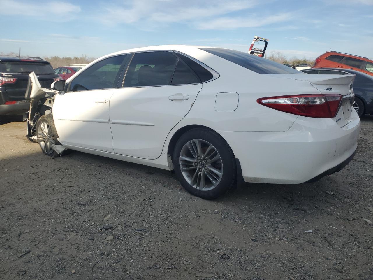 2016 TOYOTA CAMRY LE - Фото 2
