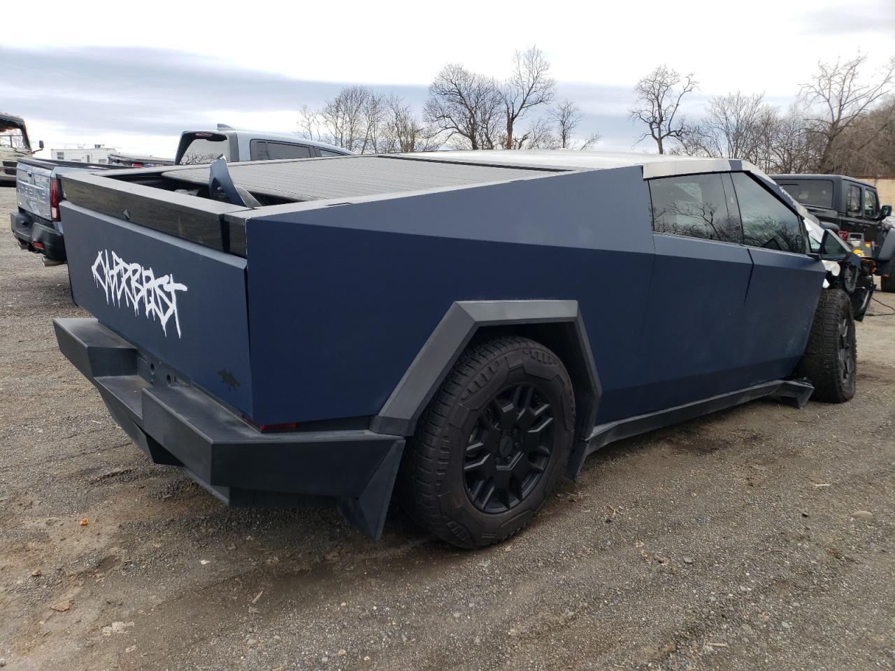 2024 TESLA CYBERTRUCK - Image 3