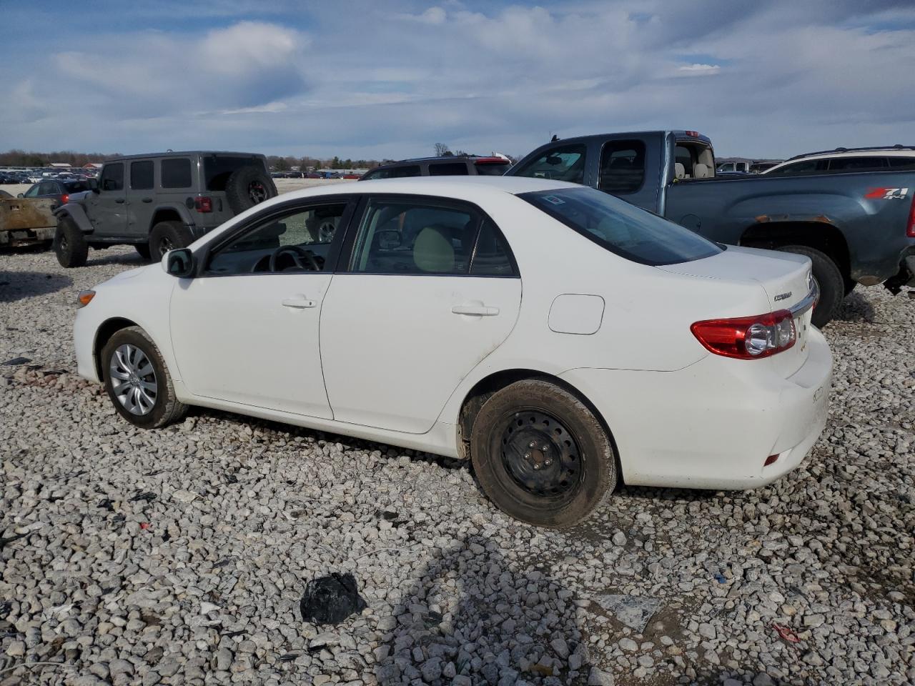 2013 TOYOTA COROLLA BA - Фото 2