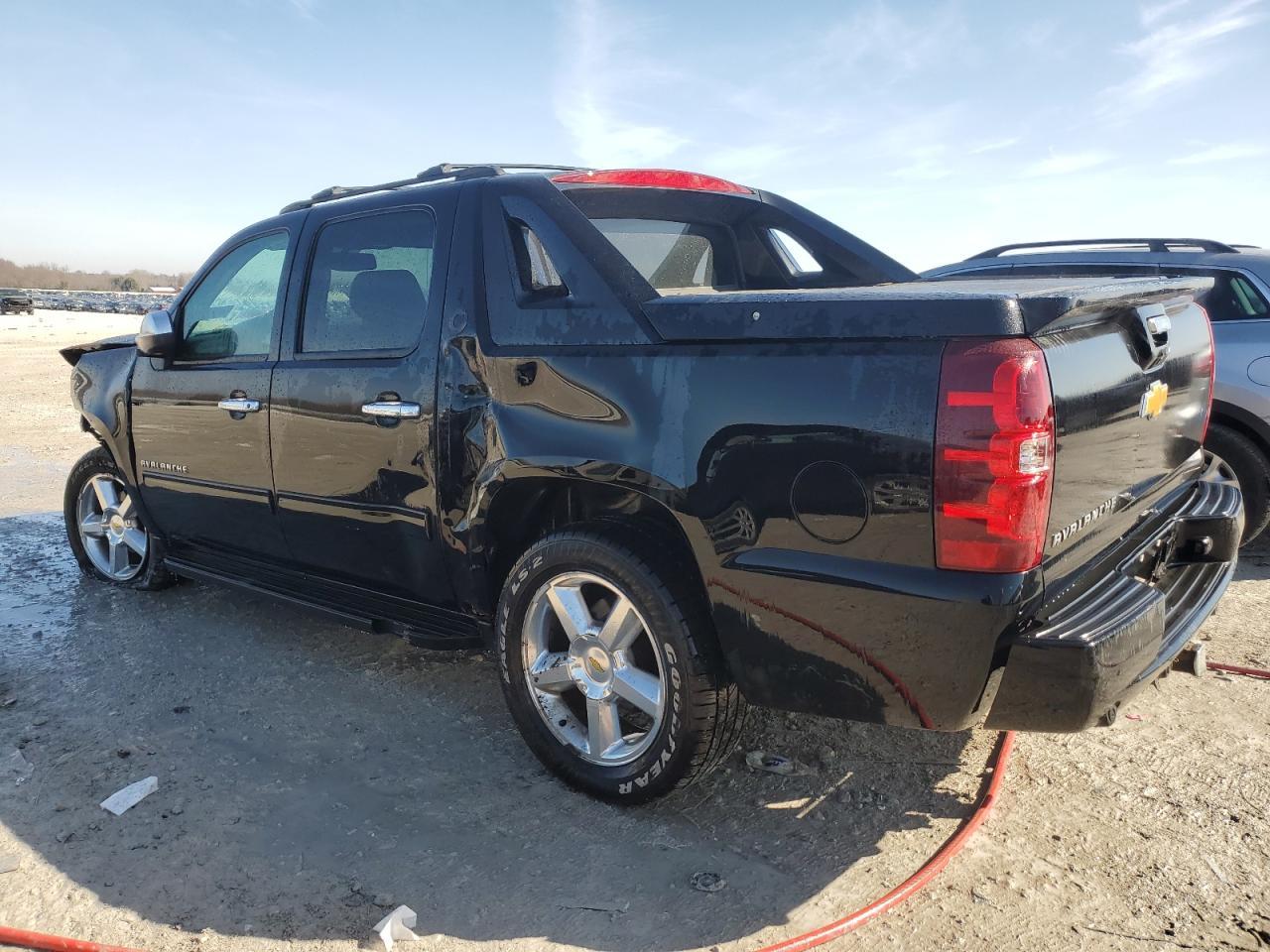2013 CHEVROLET AVALANCHE - Фото 2