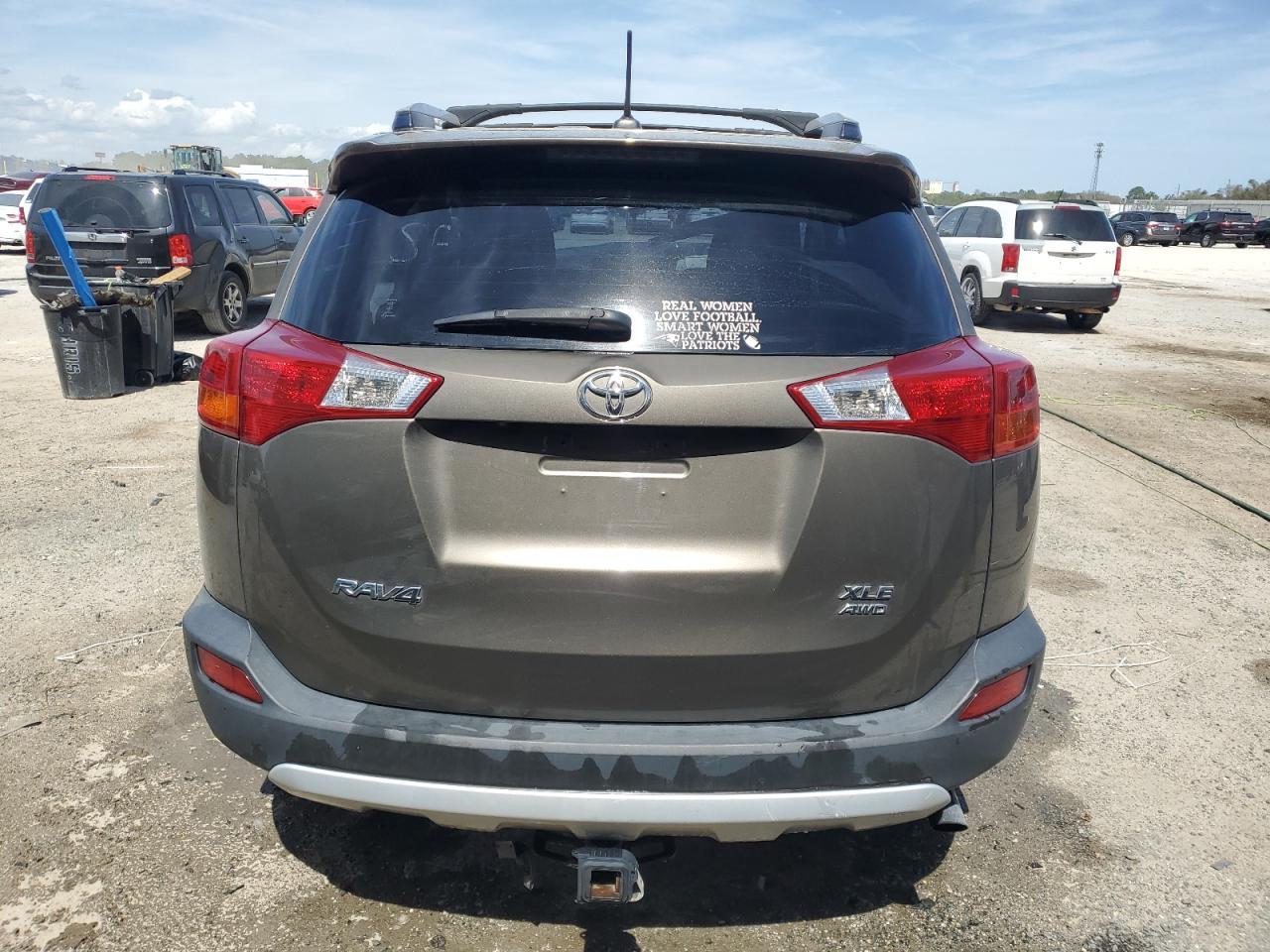 2015 TOYOTA RAV4 XLE - Image 6