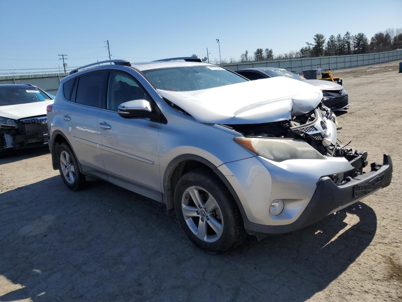 2015 TOYOTA RAV4 XLE - Image 4