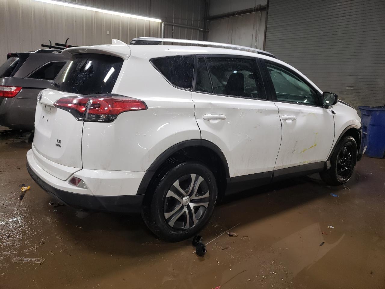 2018 TOYOTA RAV4 LE - Image 3