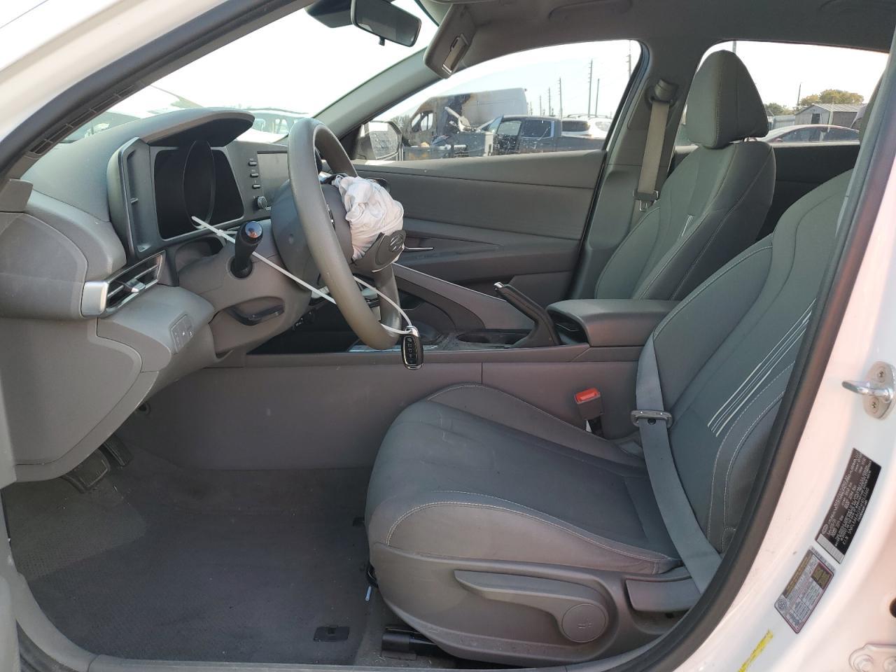 2022 HYUNDAI ELANTRA SE - Фото 7