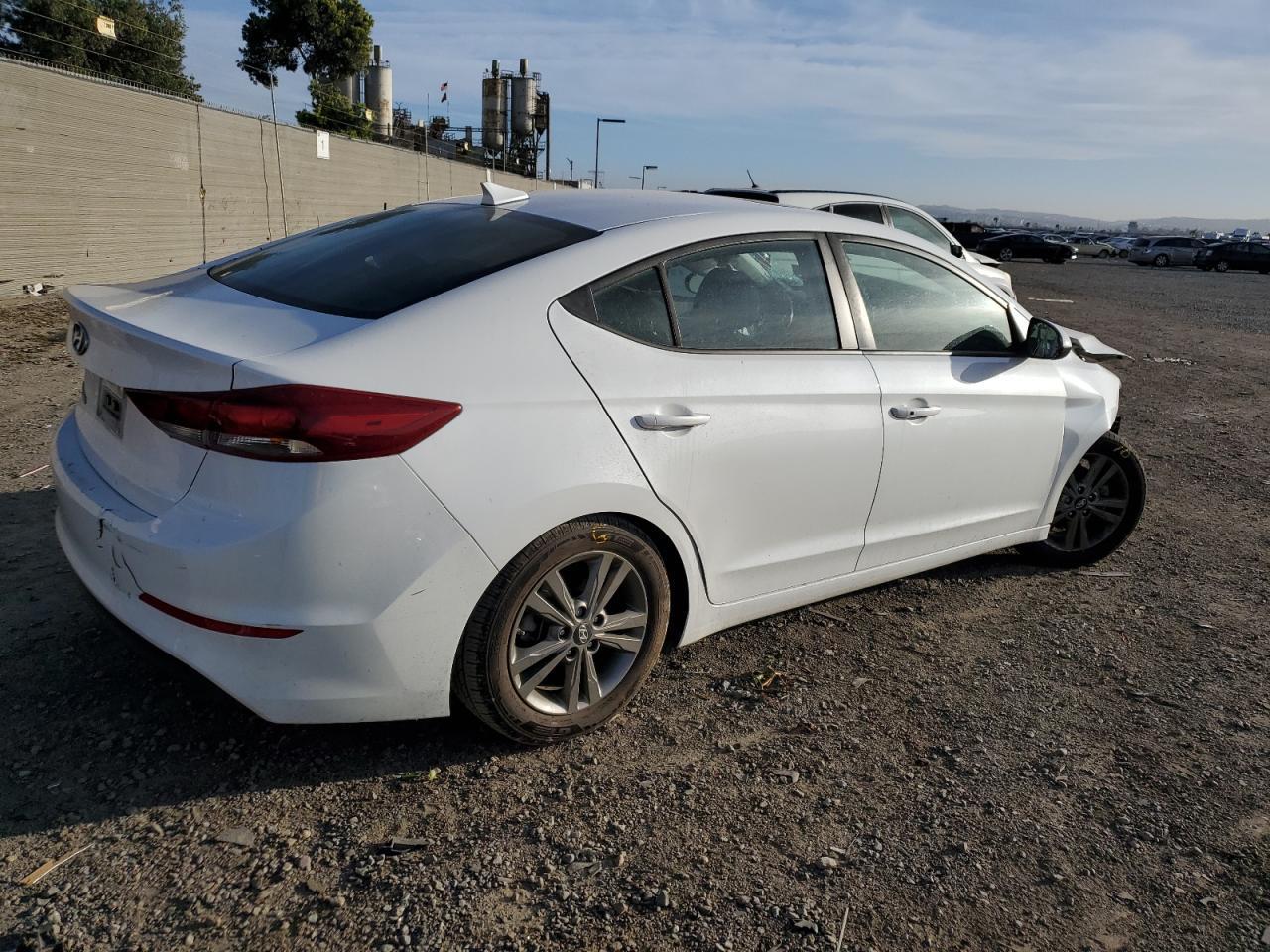 2018 HYUNDAI ELANTRA SE - Фото 3