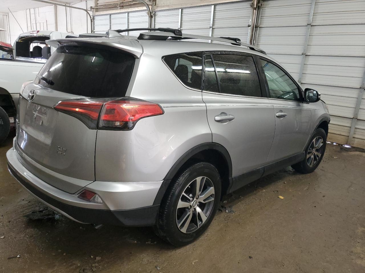 2017 TOYOTA RAV4 XLE - Image 3