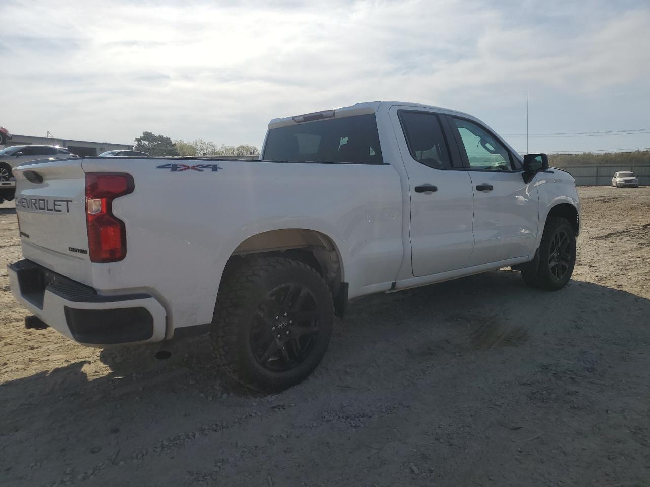 2023 CHEVROLET SILVERADO - Image 3