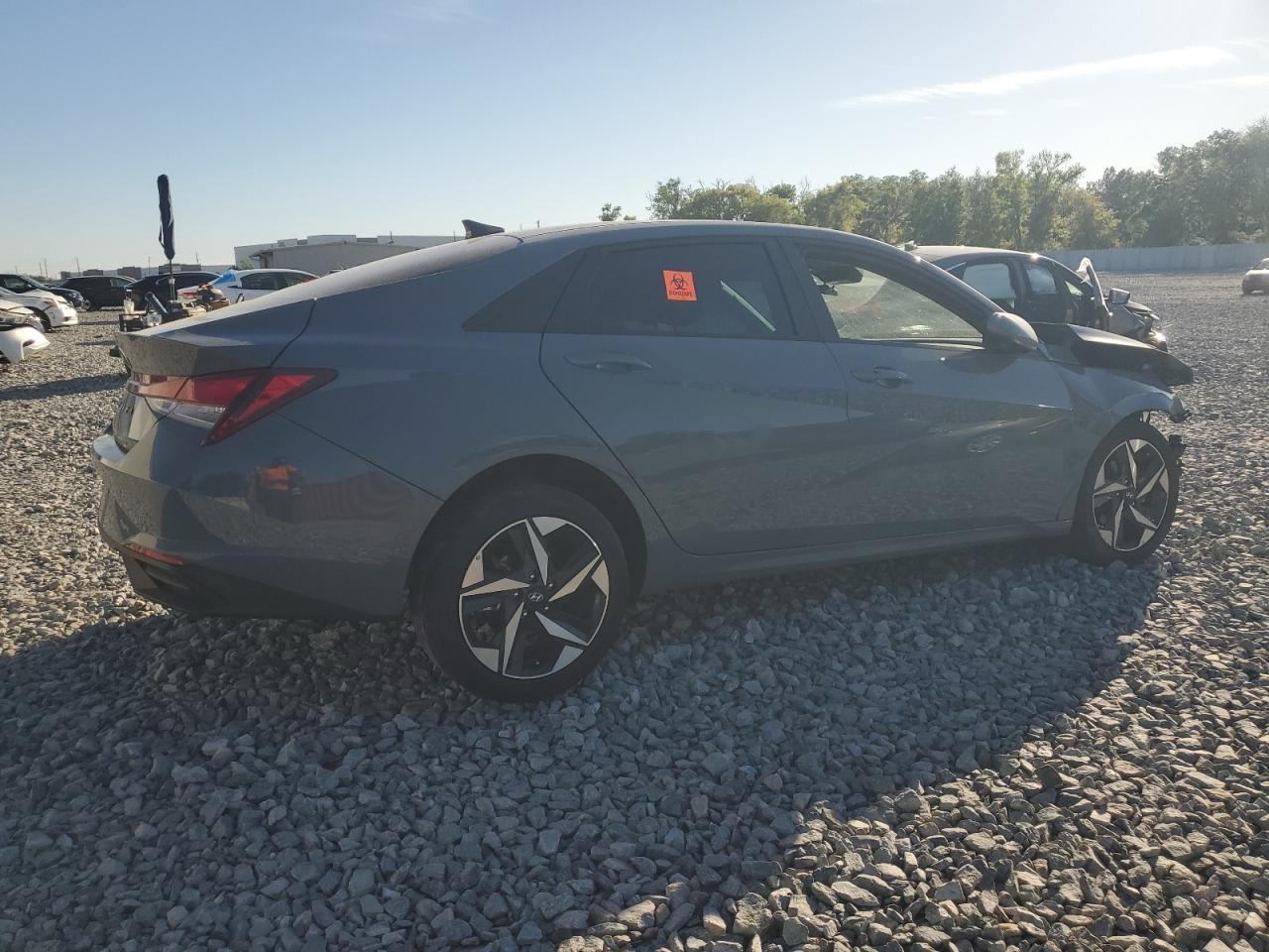 2023 HYUNDAI ELANTRA SE - Image 3