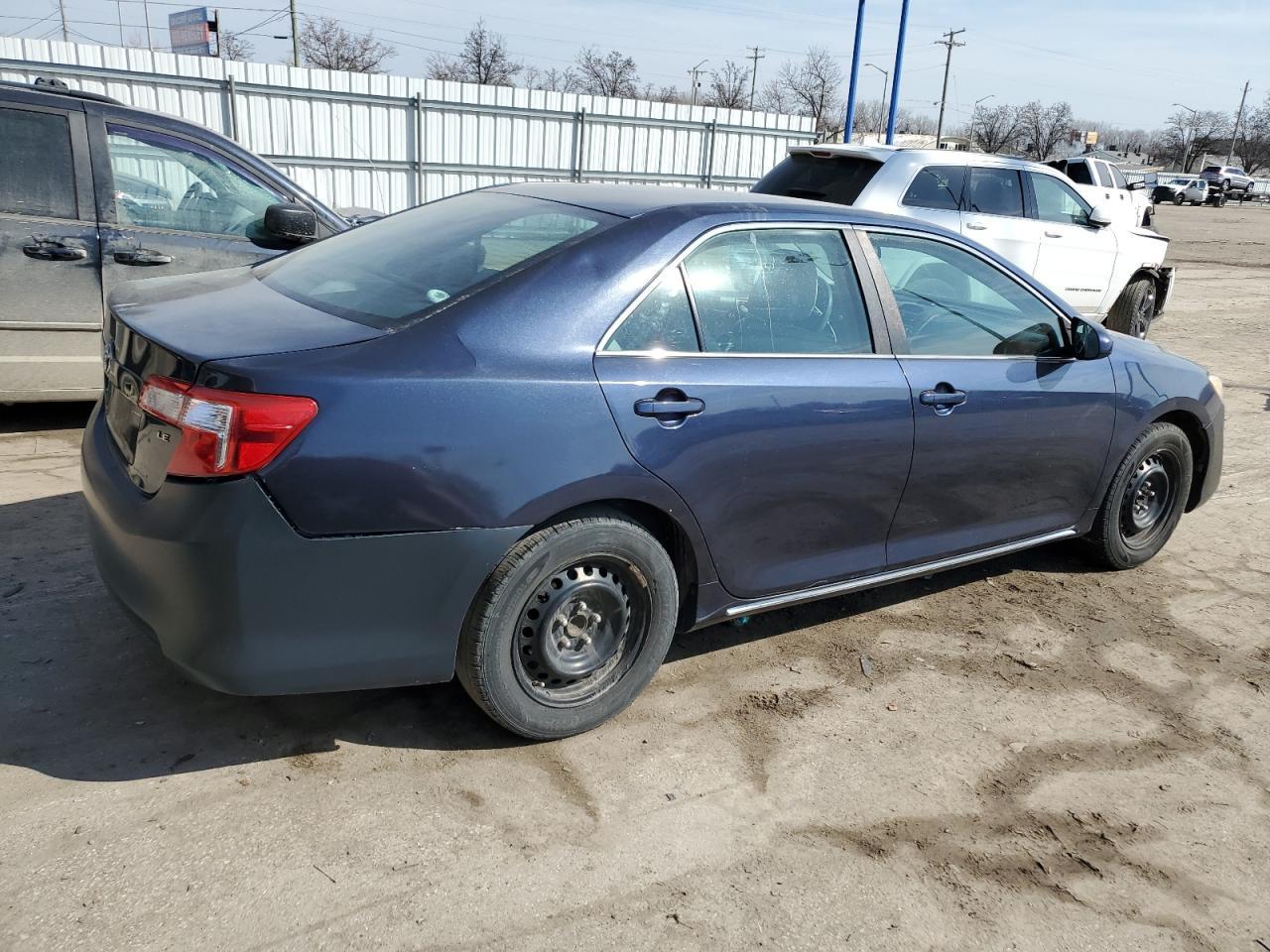 2014 TOYOTA CAMRY L - Фото 3