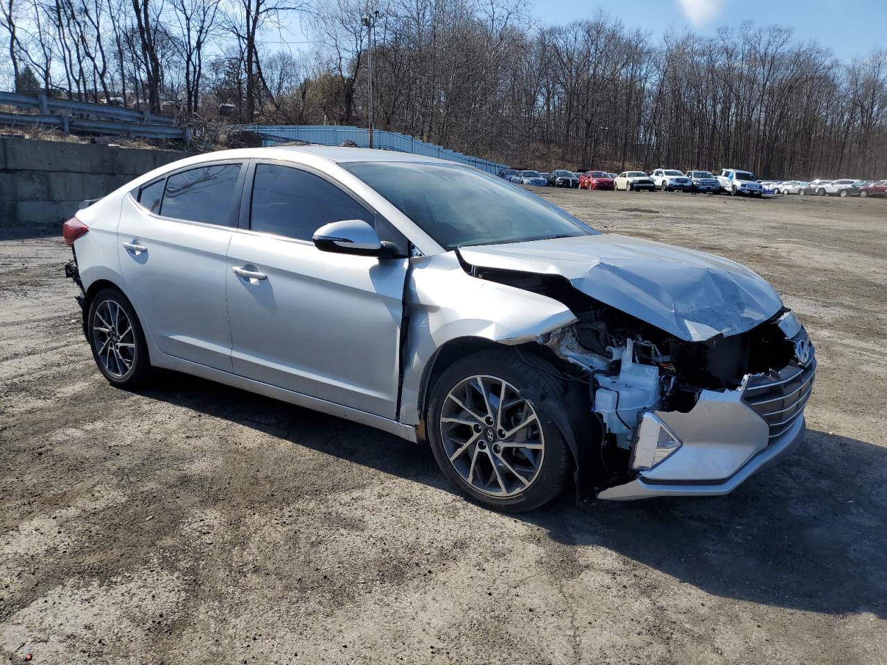 2019 HYUNDAI ELANTRA SE - Image 4