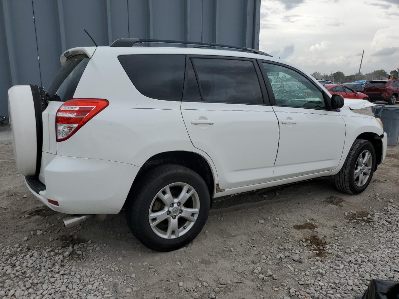 2011 TOYOTA RAV4 - Image 3
