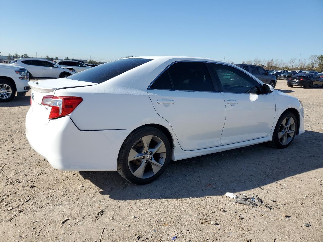 2014 TOYOTA CAMRY L - Image 3
