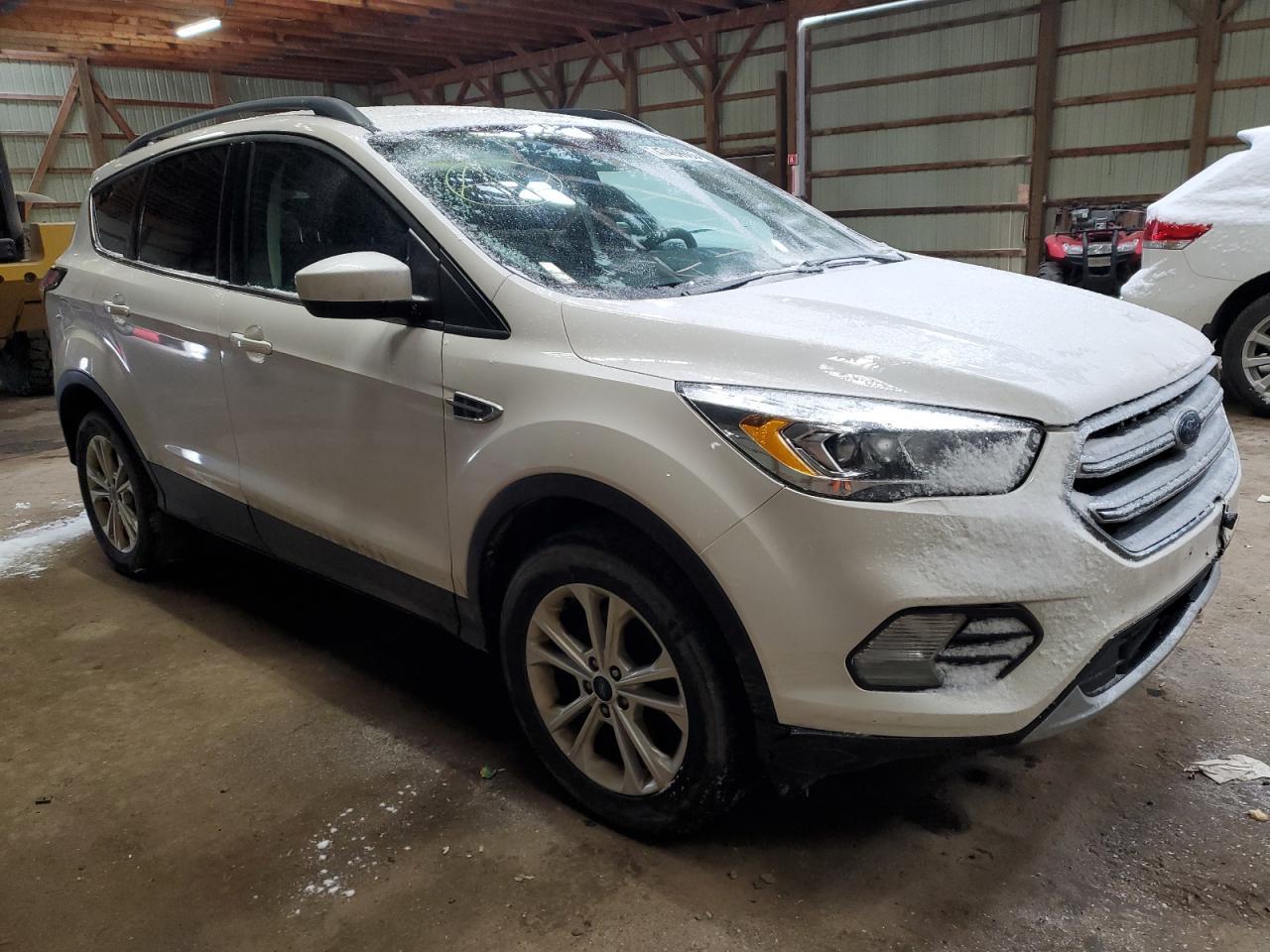 2017 FORD ESCAPE SE - Фото 4