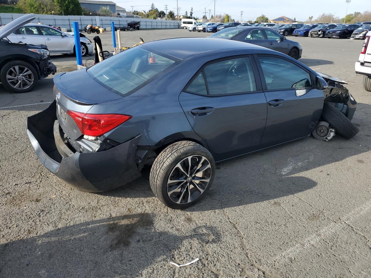 2018 TOYOTA COROLLA L - Фото 3