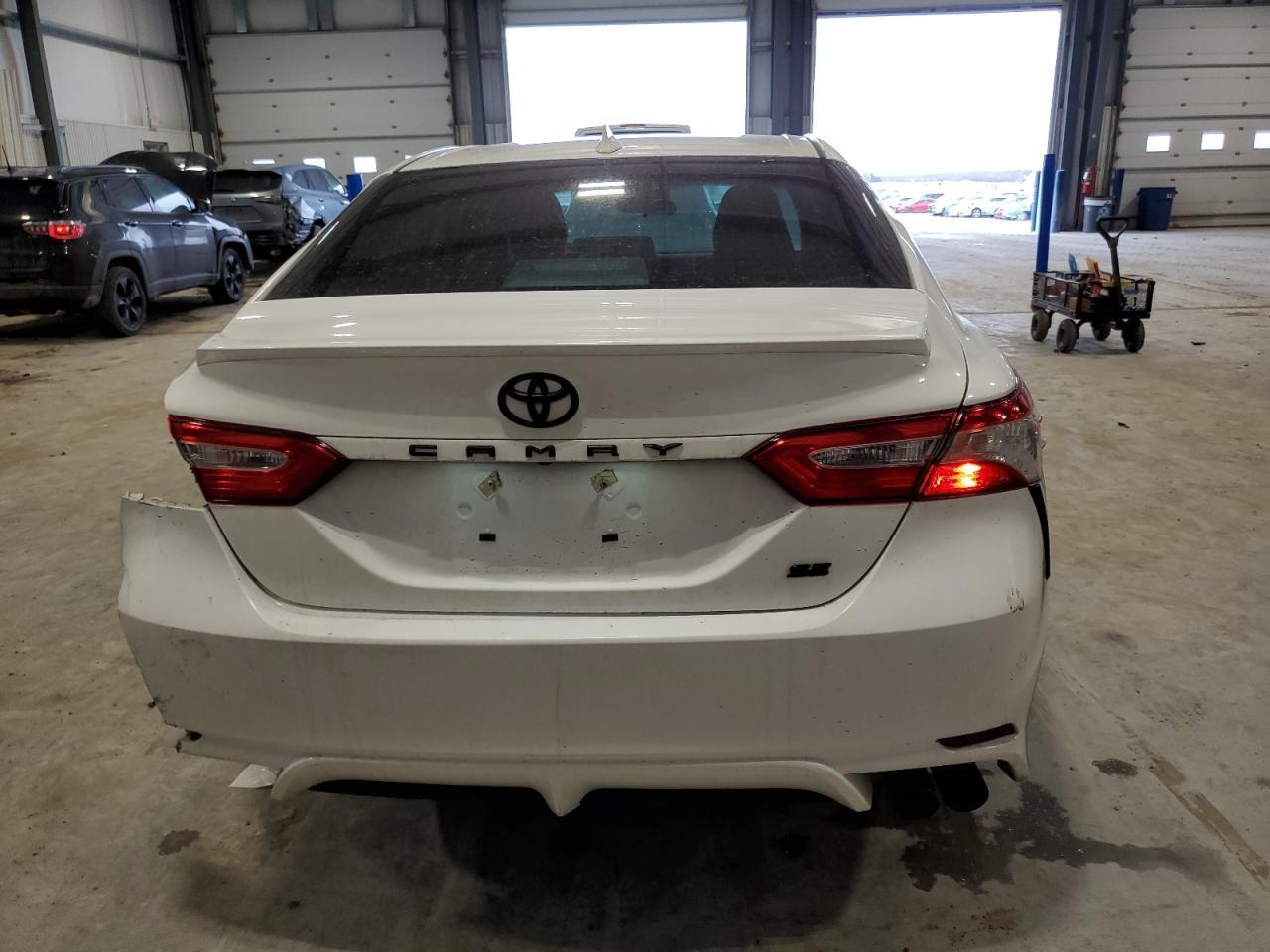 2020 TOYOTA CAMRY SE - Image 6
