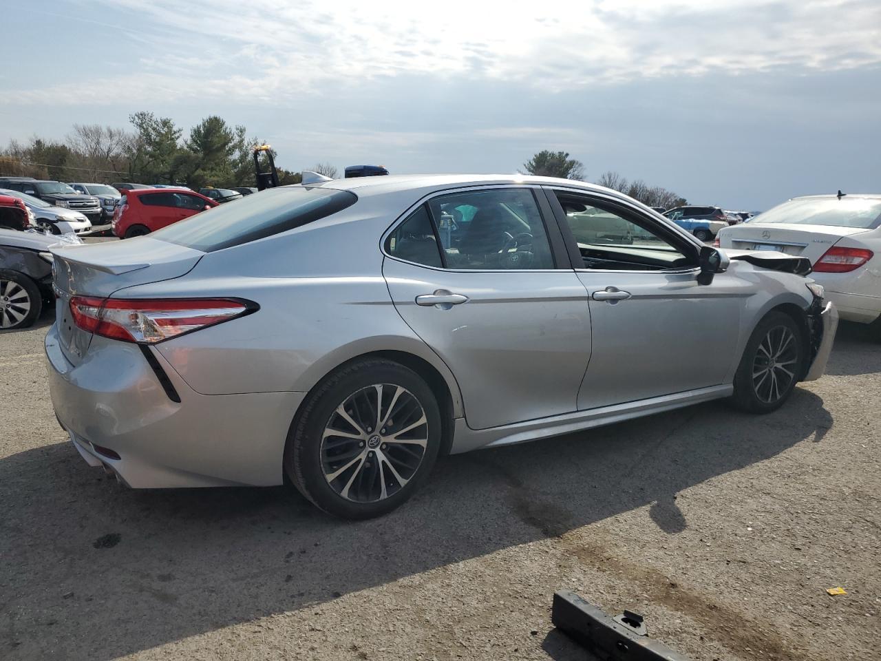 2020 TOYOTA CAMRY SE - Image 3