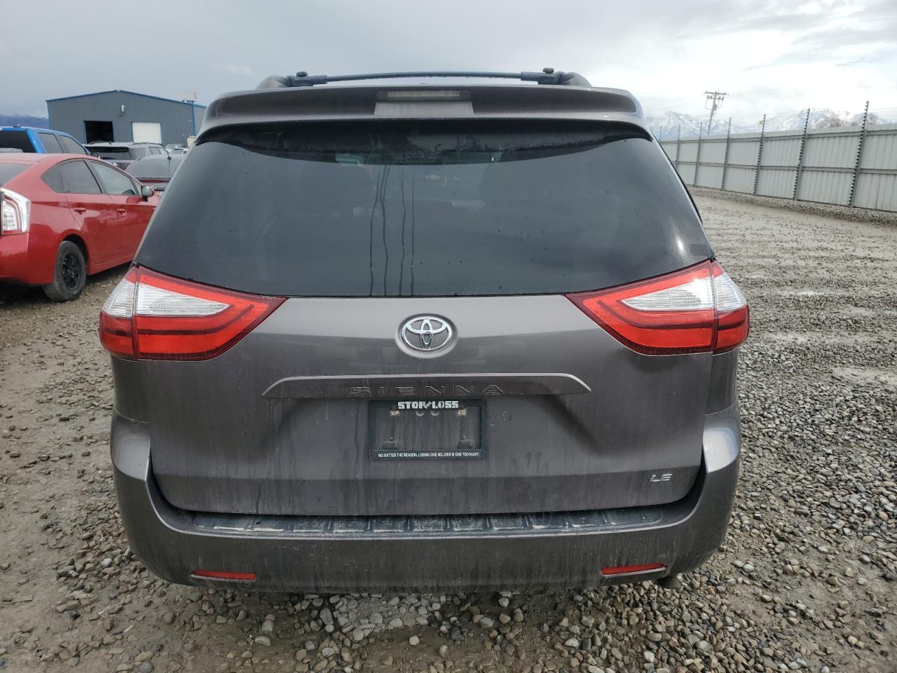 2015 TOYOTA SIENNA LE - Фото 6