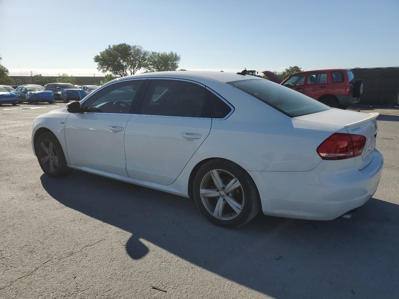 2015 VOLKSWAGEN PASSAT S - Фото 2