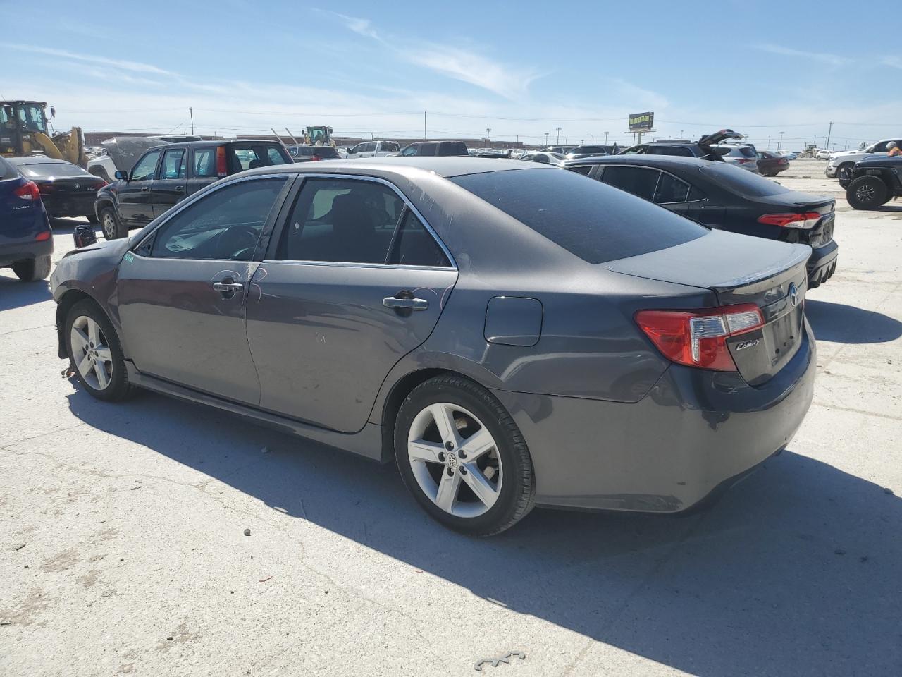 2013 TOYOTA CAMRY L - Фото 2