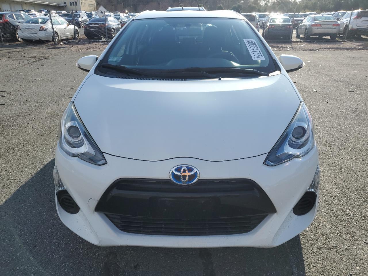 2015 TOYOTA PRIUS C - Image 5