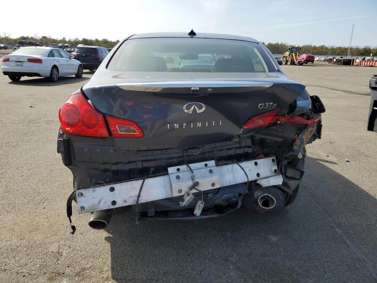 2012 INFINITI G37 - Image 6