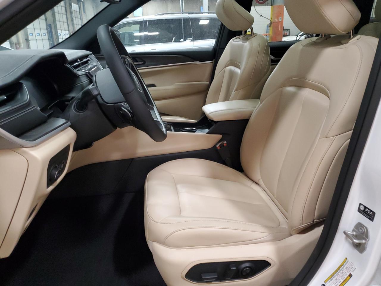 2024 JEEP GRAND CHER - Image 7