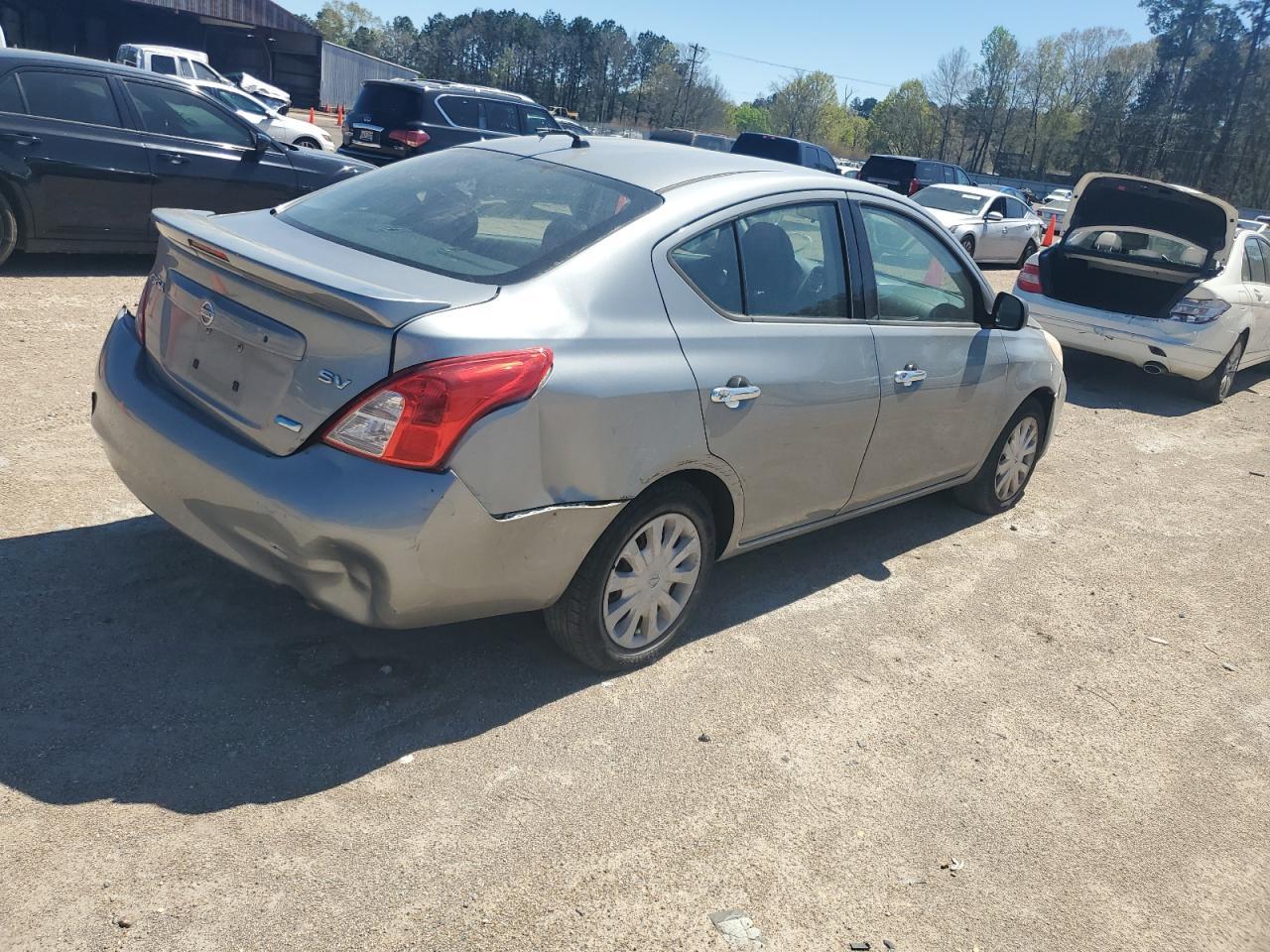 2014 NISSAN VERSA S - Фото 3