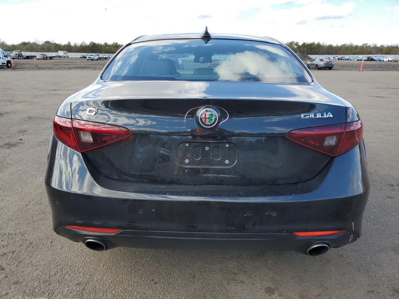 2017 ALFA ROMEO GIULIA TI - Фото 6