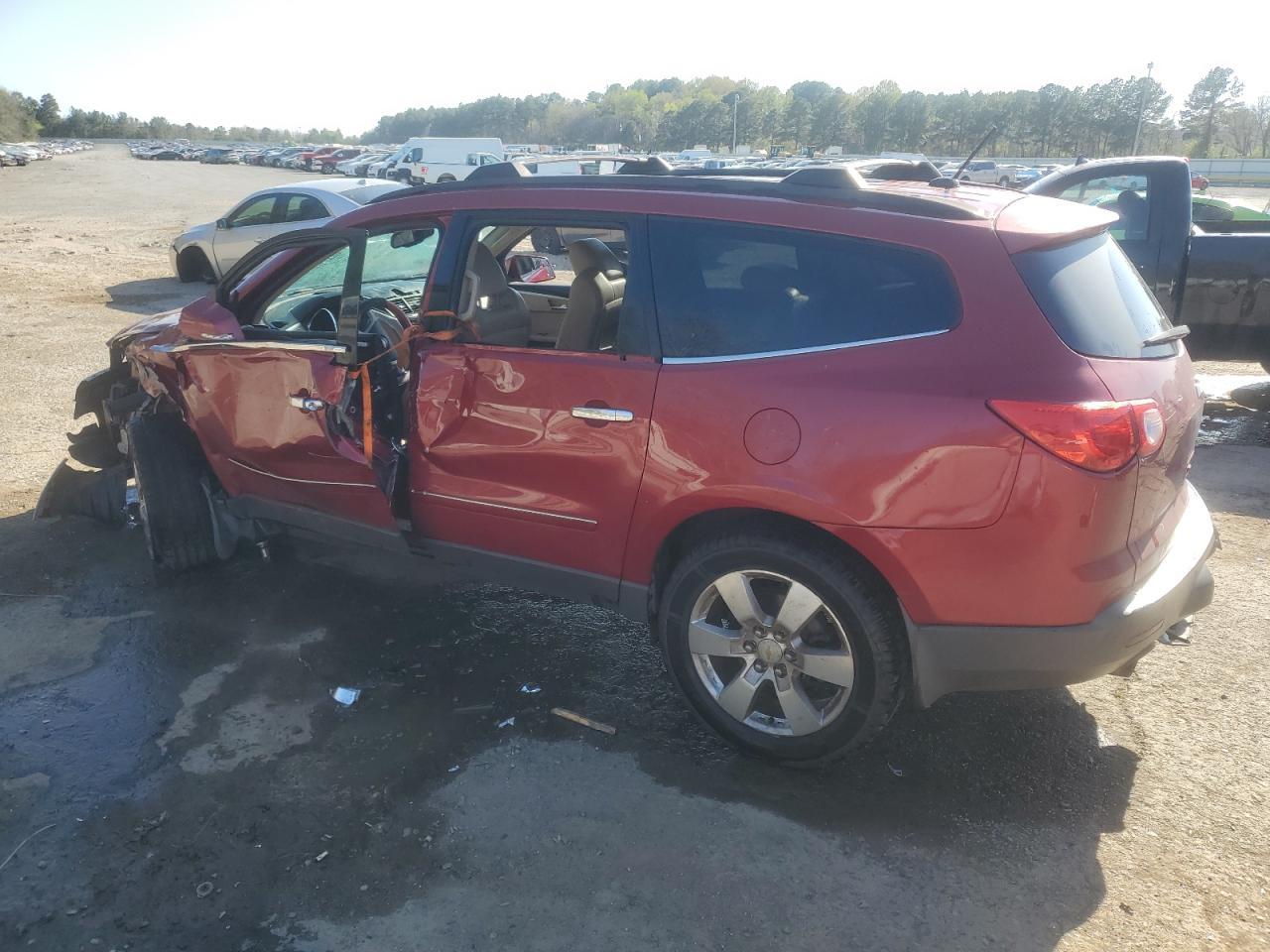 2012 CHEVROLET TRAVERSE L - Фото 2