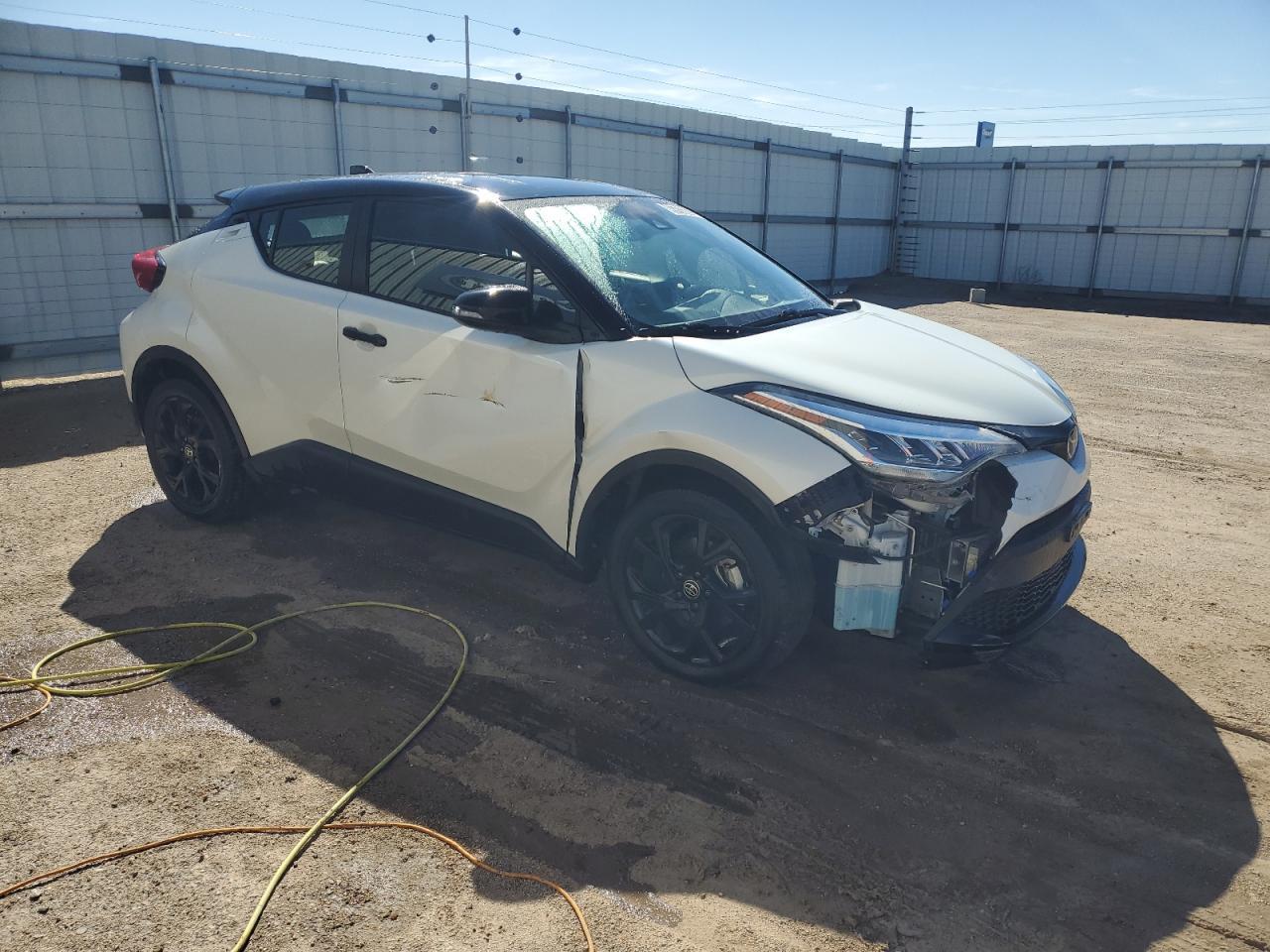 2021 TOYOTA C-HR XLE - Фото 4