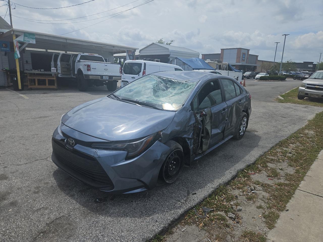 2025 TOYOTA COROLLA LE - Фото 2