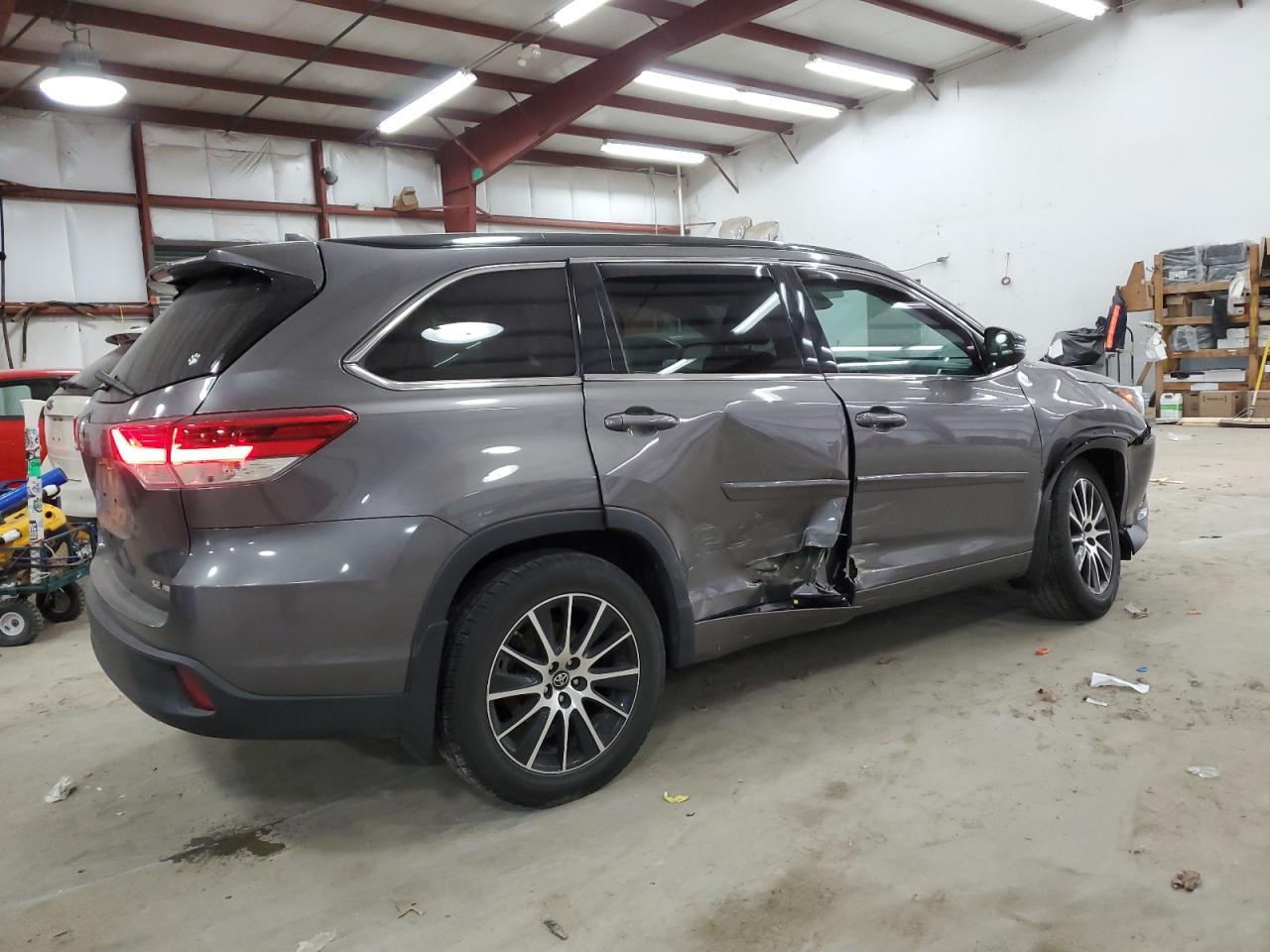 2018 TOYOTA HIGHLANDER - Image 3