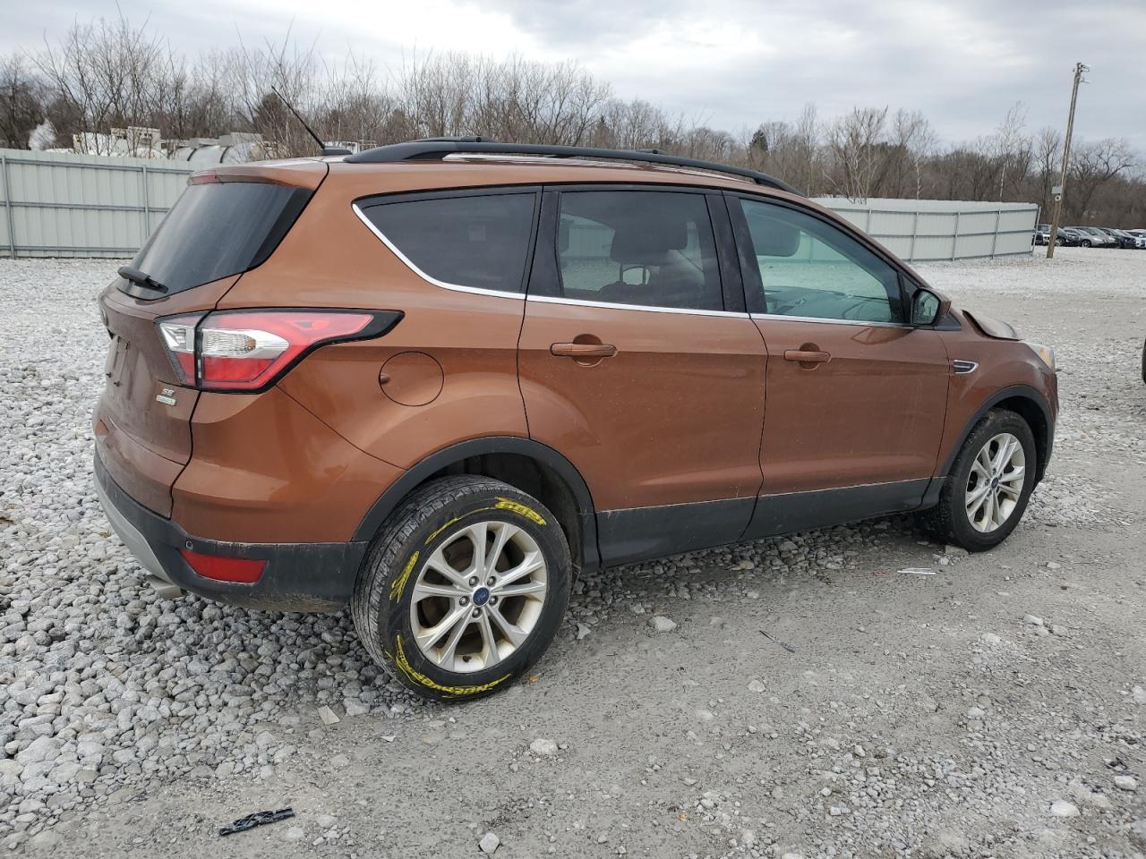 2017 FORD ESCAPE SE - Фото 3