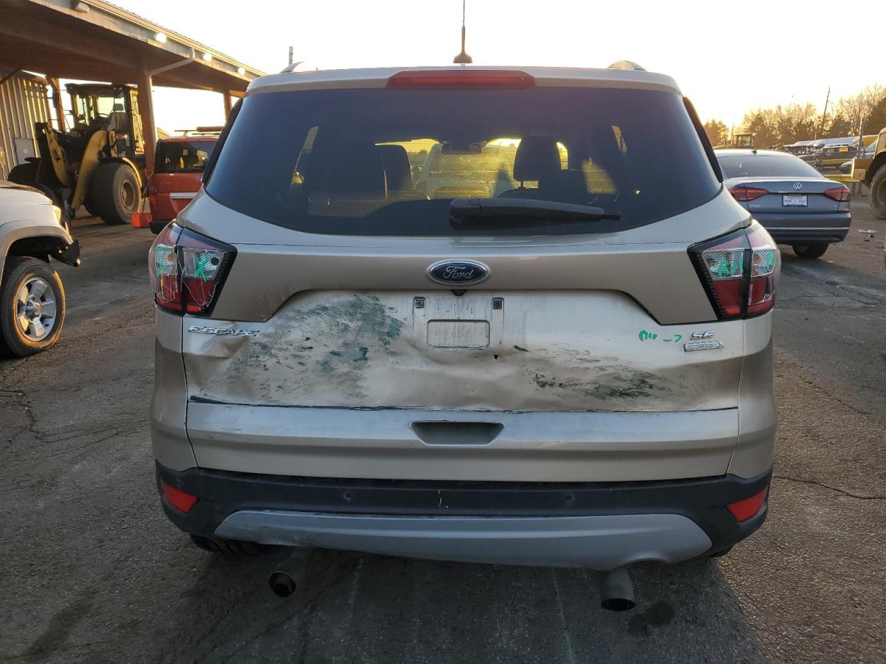 2017 FORD ESCAPE SE - Image 6