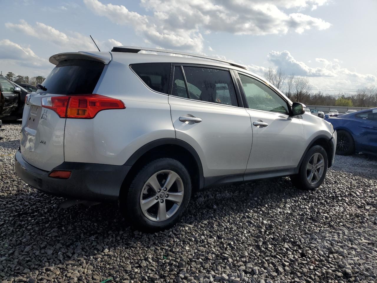 2015 TOYOTA RAV4 XLE - Image 3