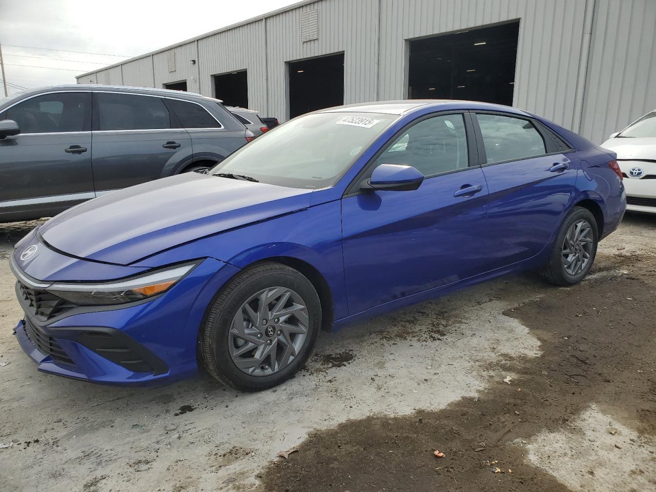 2024 HYUNDAI ELANTRA SE