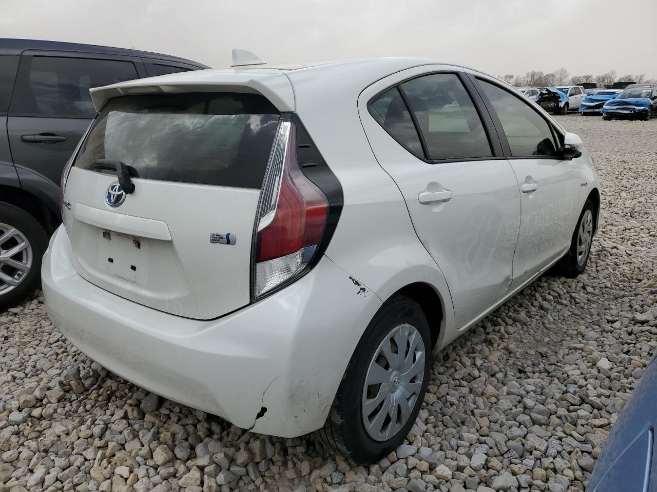2016 TOYOTA PRIUS C - Image 3