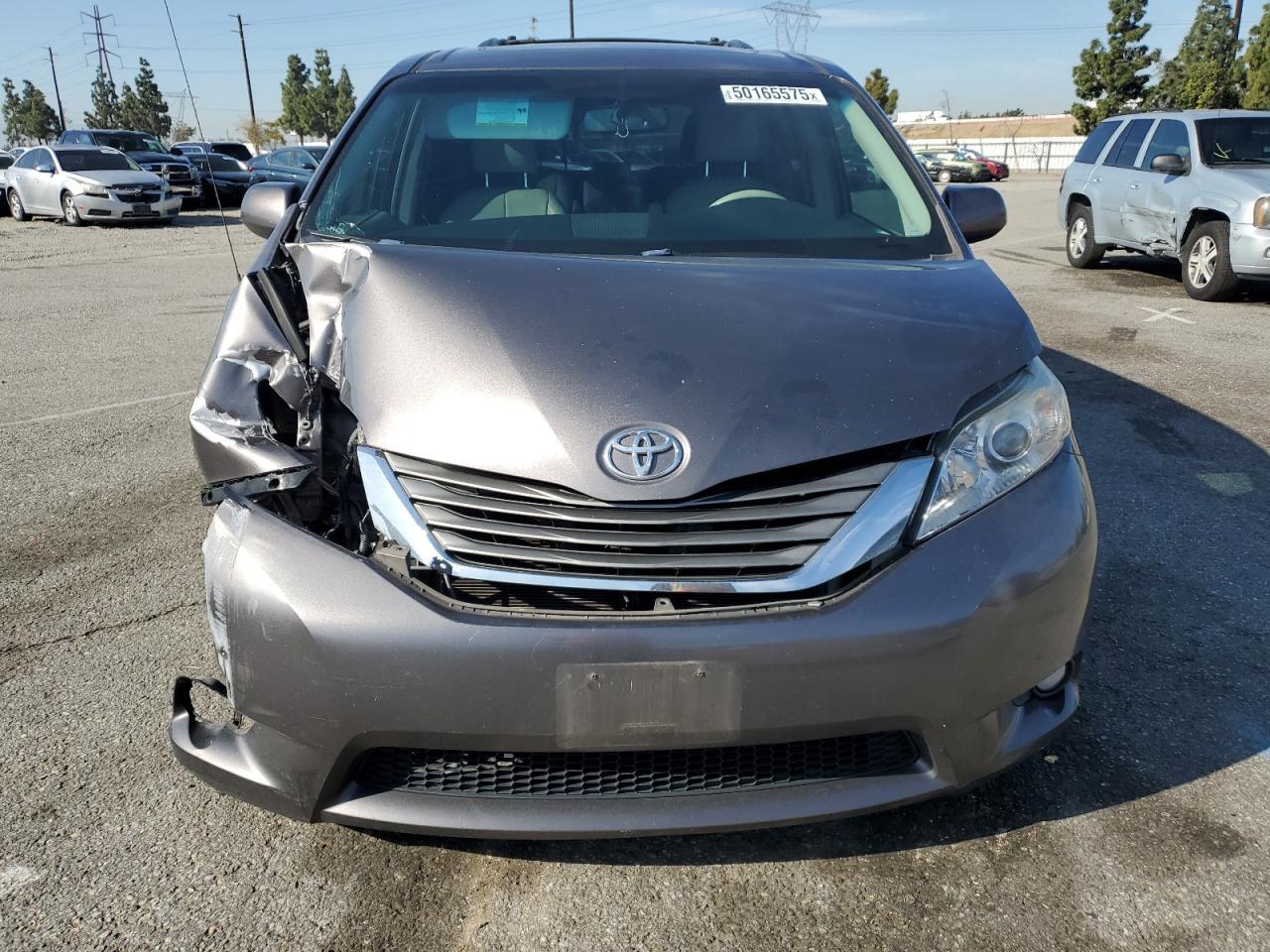 2013 TOYOTA SIENNA XLE - Image 5