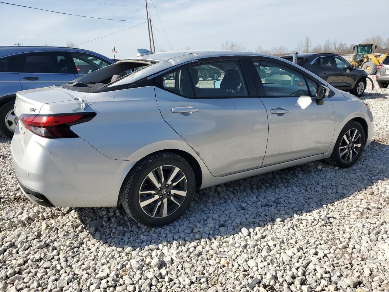 2021 NISSAN VERSA SV - Фото 3