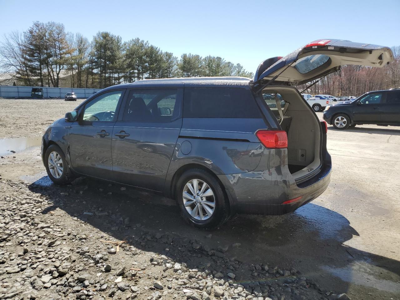2017 KIA SEDONA LX - Фото 2