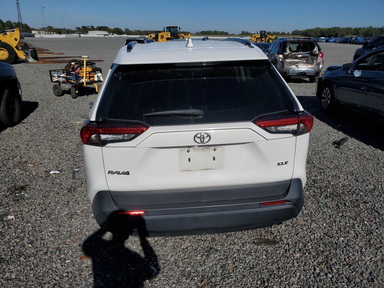 2020 TOYOTA RAV4 XLE - Image 6